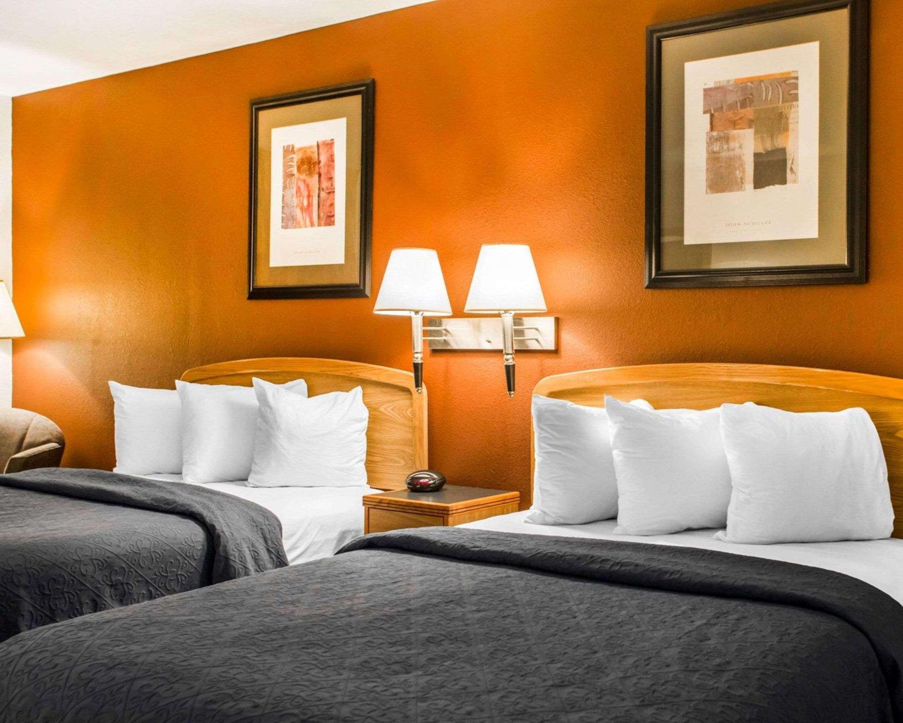 Quality Inn & Suites South-Обец Екстер'єр фото