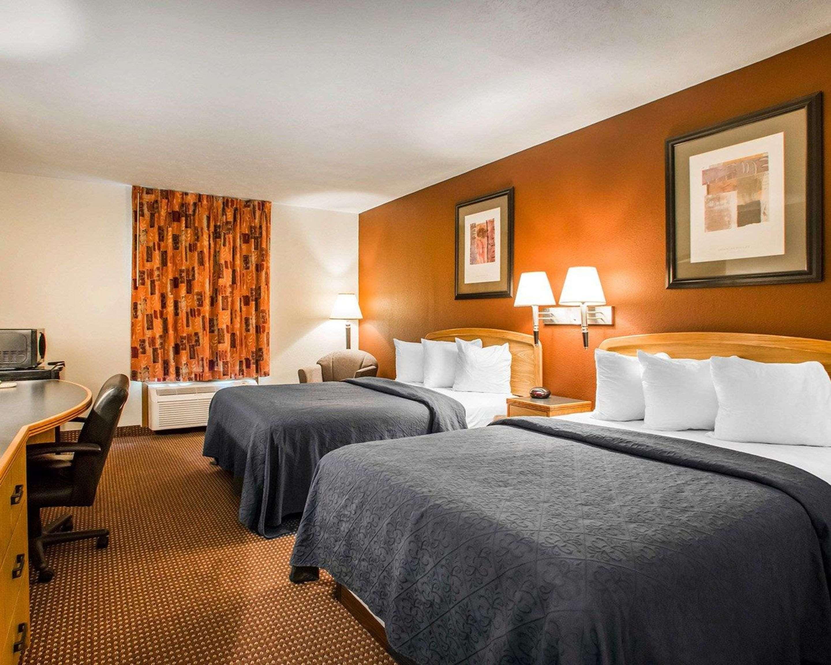 Quality Inn & Suites South-Обец Екстер'єр фото