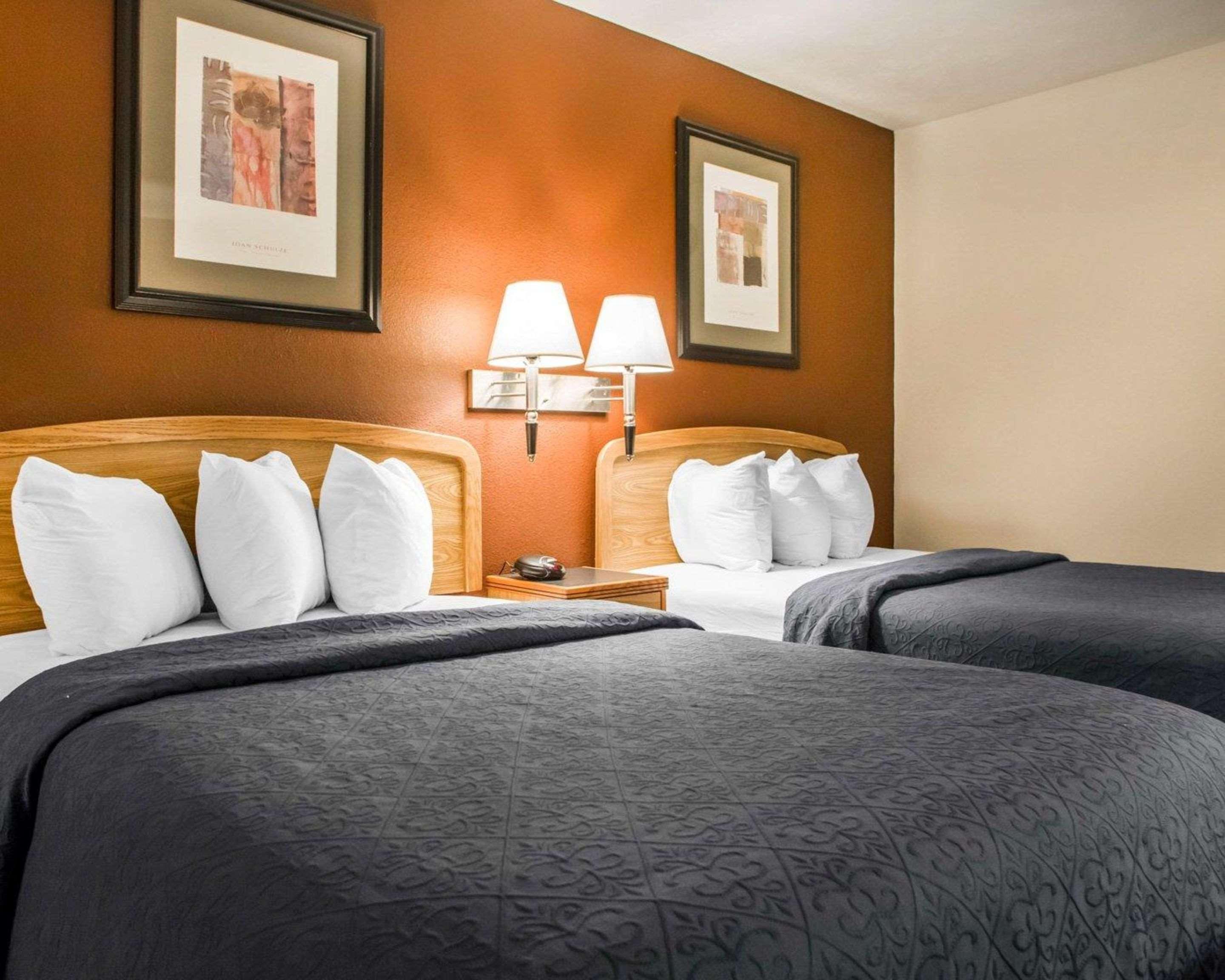 Quality Inn & Suites South-Обец Екстер'єр фото