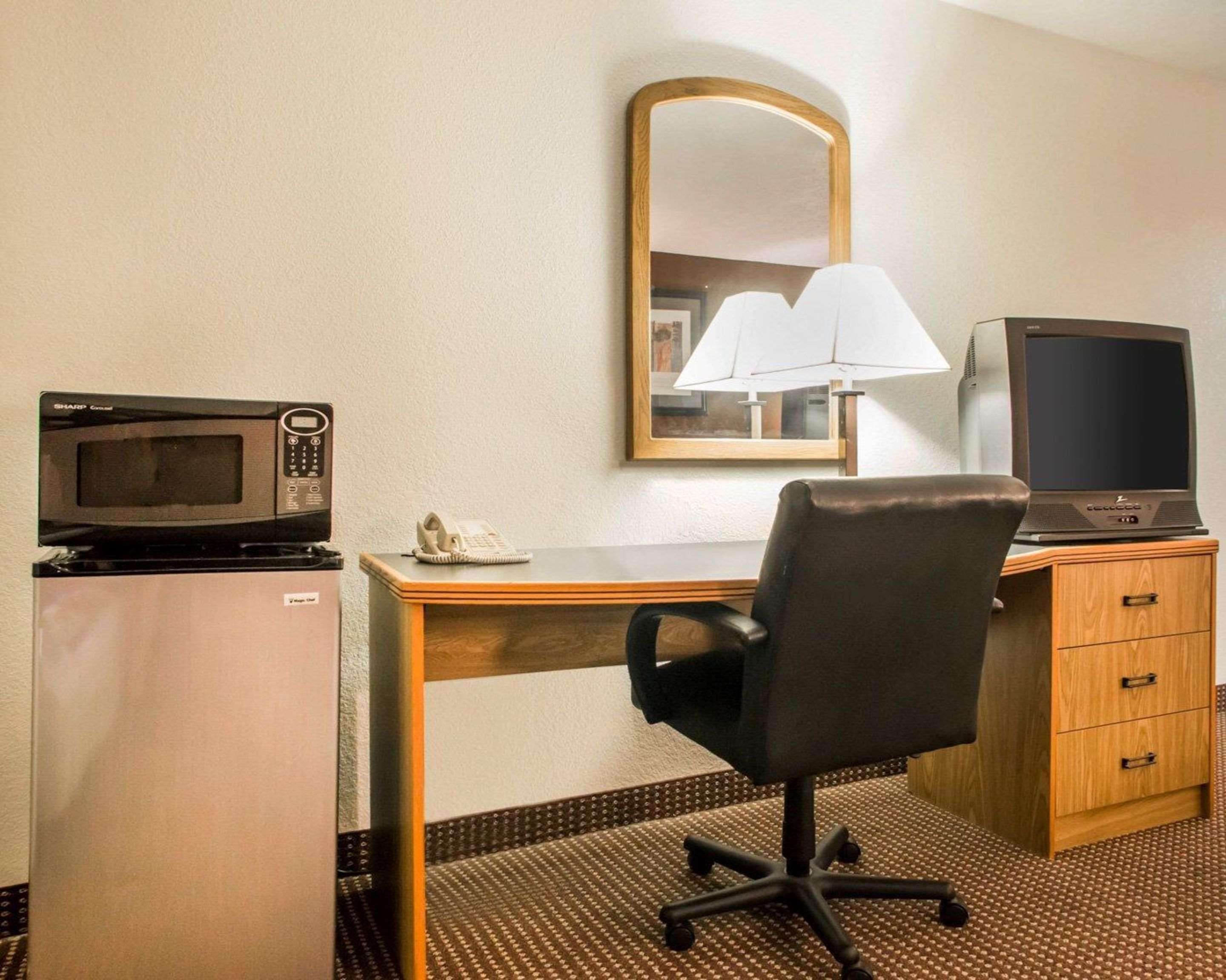 Quality Inn & Suites South-Обец Екстер'єр фото
