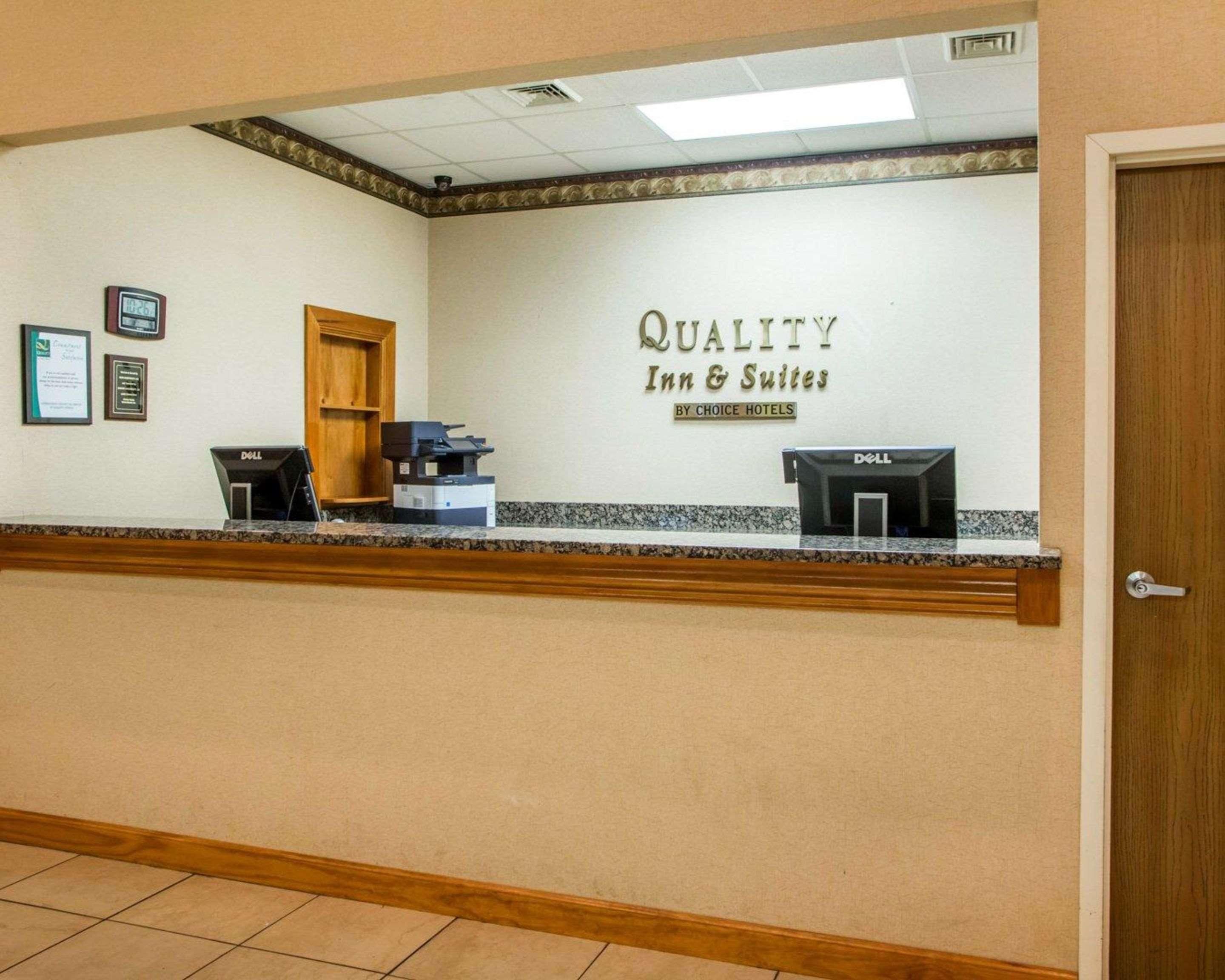 Quality Inn & Suites South-Обец Екстер'єр фото