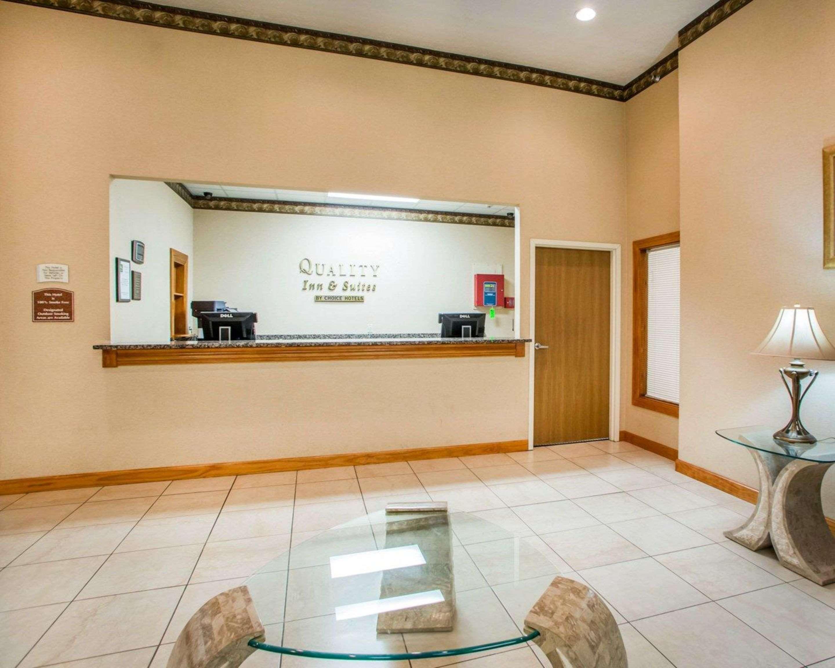 Quality Inn & Suites South-Обец Екстер'єр фото