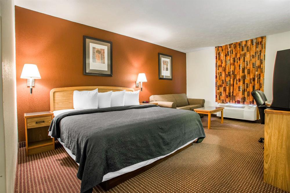 Quality Inn & Suites South-Обец Екстер'єр фото