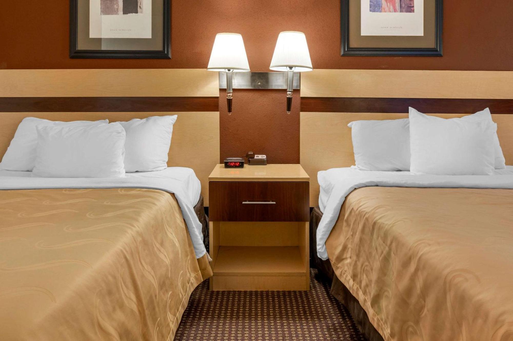 Quality Inn & Suites South-Обец Екстер'єр фото
