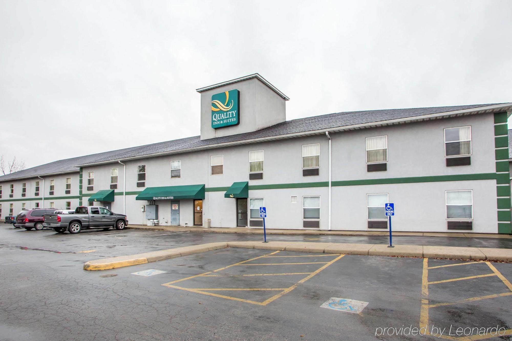 Quality Inn & Suites South-Обец Екстер'єр фото