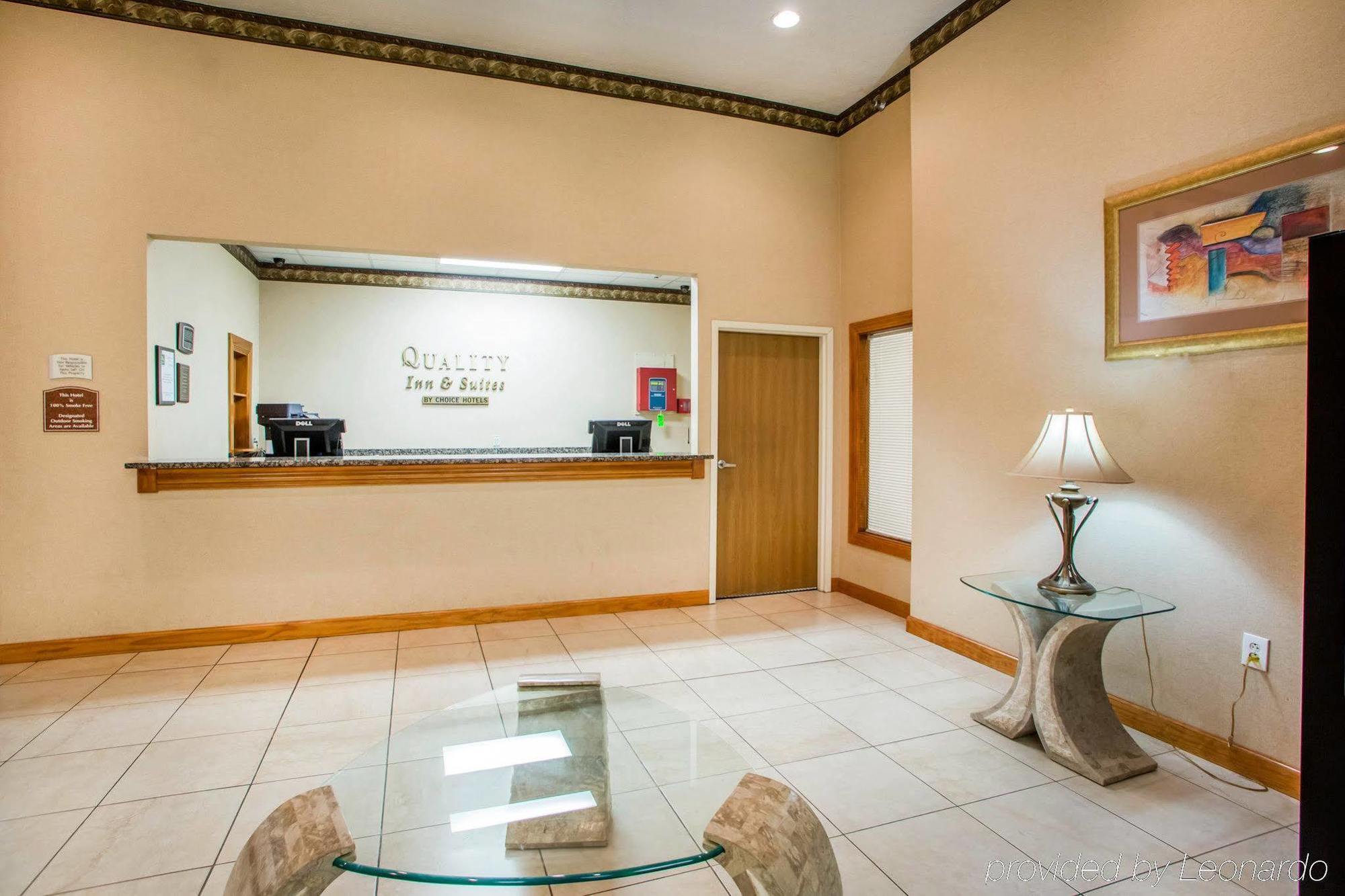 Quality Inn & Suites South-Обец Екстер'єр фото