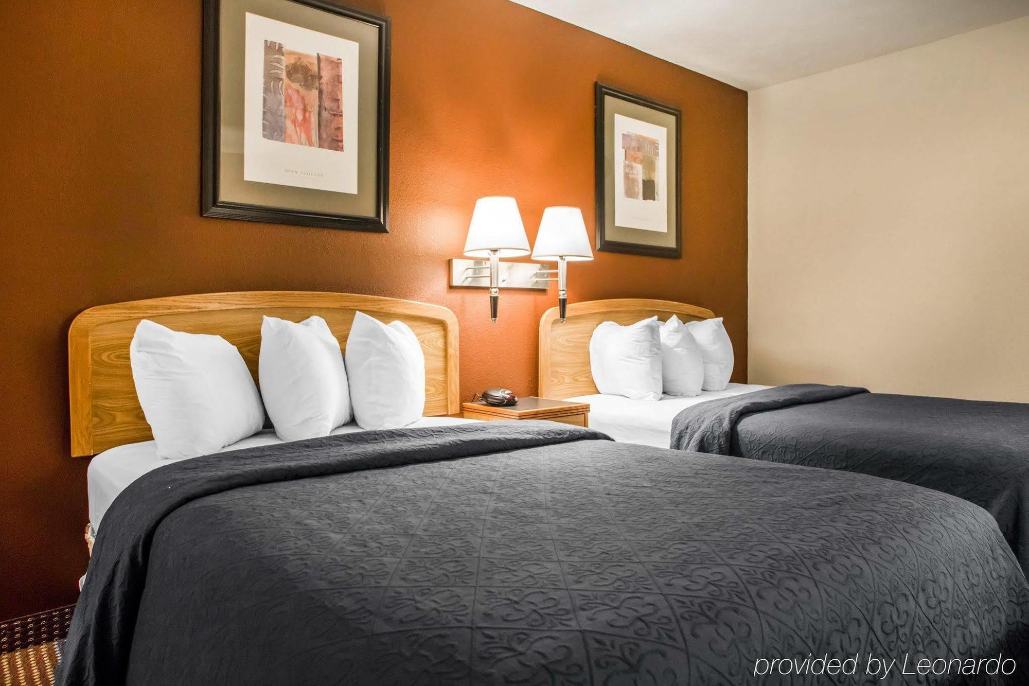 Quality Inn & Suites South-Обец Екстер'єр фото