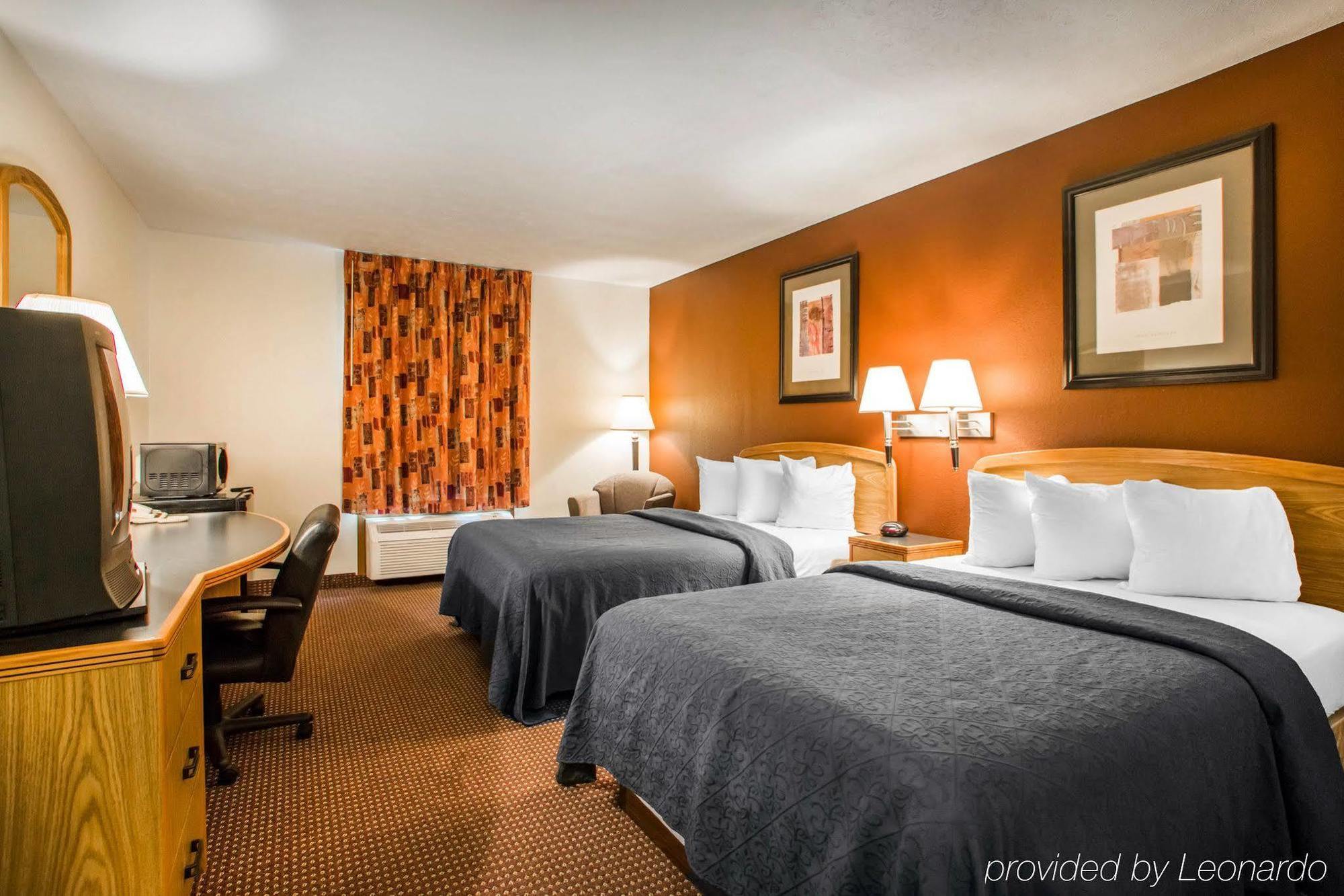 Quality Inn & Suites South-Обец Екстер'єр фото