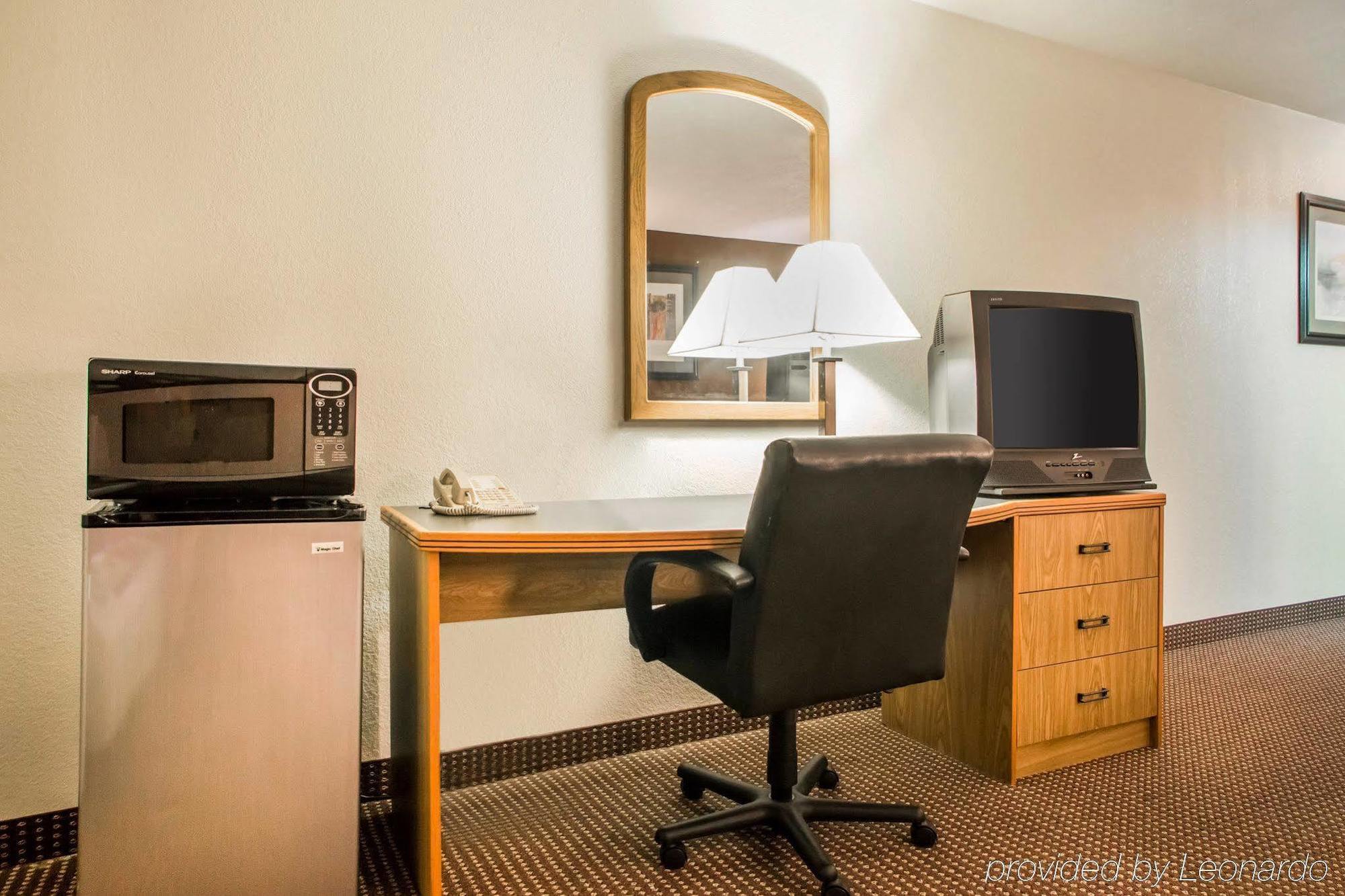Quality Inn & Suites South-Обец Екстер'єр фото
