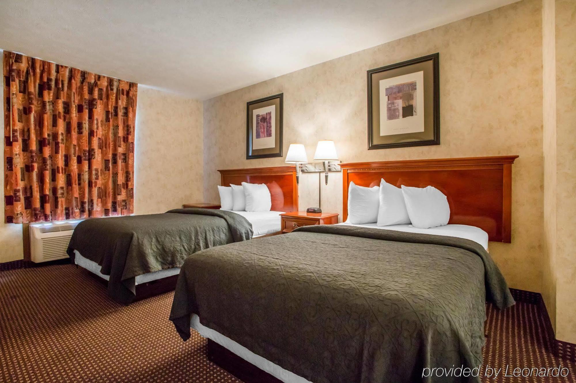 Quality Inn & Suites South-Обец Екстер'єр фото