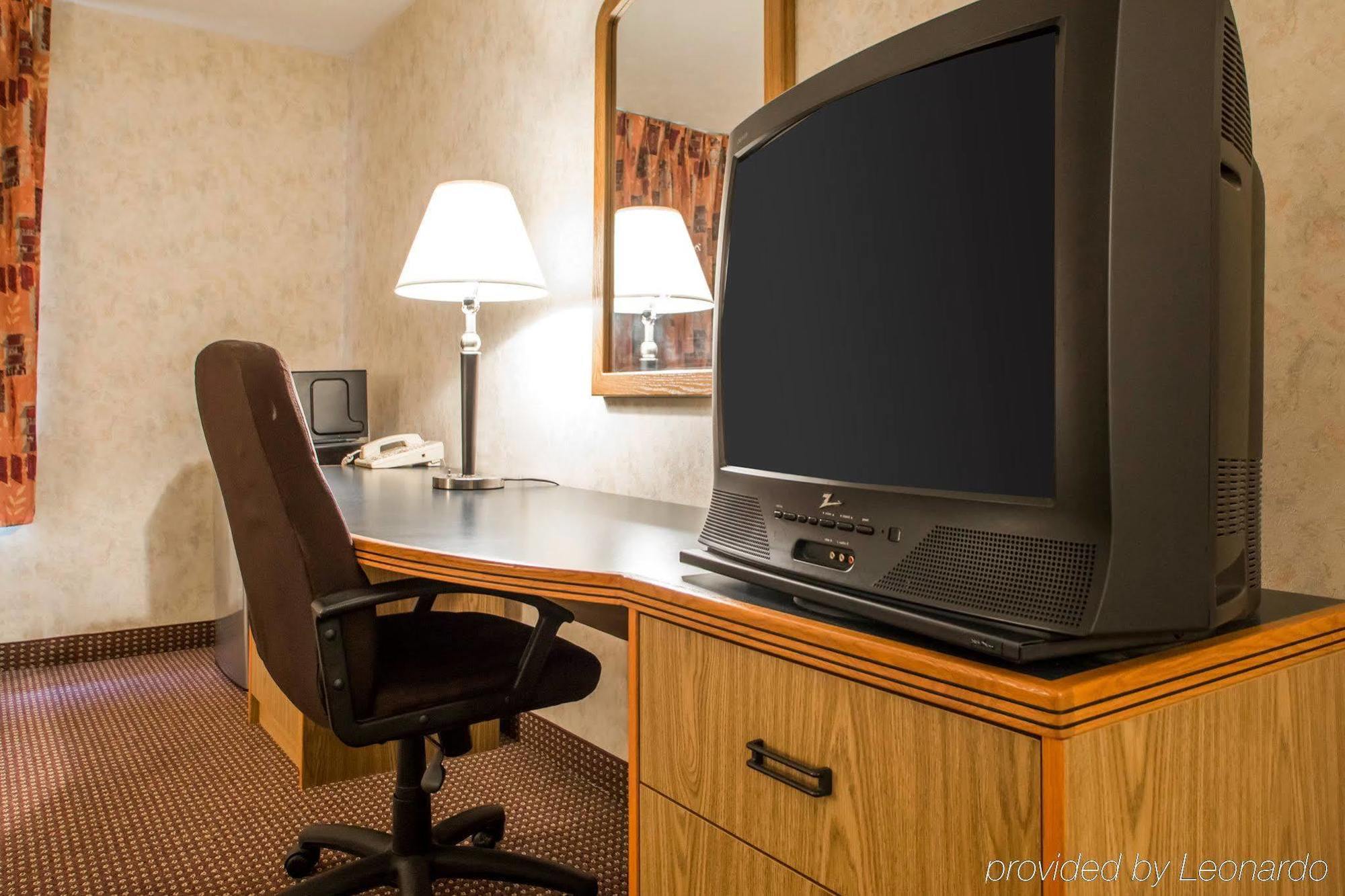 Quality Inn & Suites South-Обец Екстер'єр фото