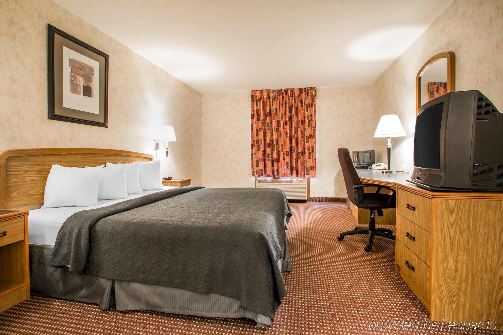 Quality Inn & Suites South-Обец Екстер'єр фото
